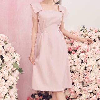 Đầm Dự Tiệc Cổ vuông