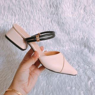 Dép mang nhiều kiểu