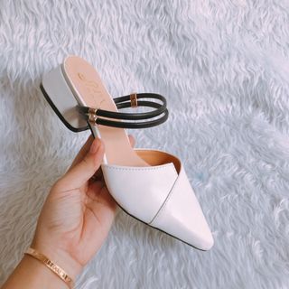 Dép mang nhiều kiểu