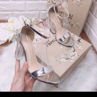 Giày sandal gót trụ