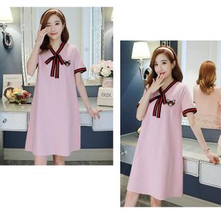 Đầm bầu công sở cột nơ thêu mèo