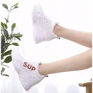 Giày Sneaker Nữ Mẫu Mới Nhất 2019 có ba màu đỏ vàng và bạc