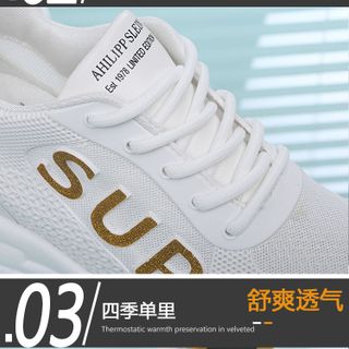 Giày Sneaker Nữ Mẫu Mới Nhất 2019 có ba màu đỏ vàng và bạc