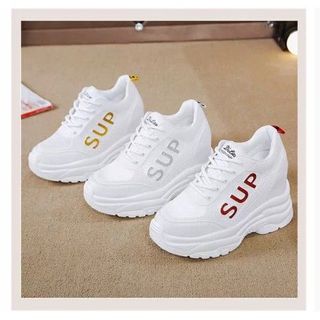 Giày Sneaker Nữ Mẫu Mới Nhất 2019 có ba màu đỏ vàng và bạc