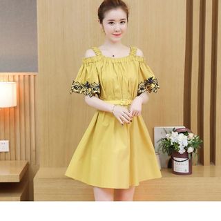 Đầm bầu suông phối tay thêu hoa có 2 màu vàng chanh và trắng