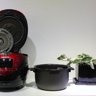 Nồi cơm áp suất điện tử Cuckoo CRP-HVB0680SR
