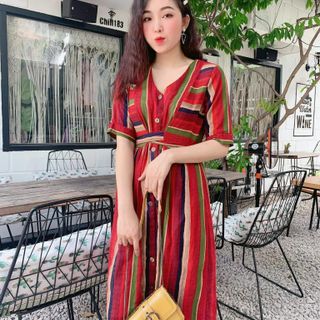 Đầm Họa Tiết Cổ V Đính Nút