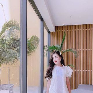 đầm ren cổ đứng