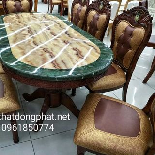 Bàn ăn mặt đá cổ điển