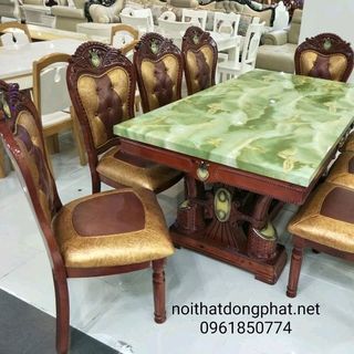 Bàn ăn mặt đá cổ điển