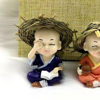 Bộ tượng 4 chú tiểu đội nón rơm Cầm - Kỳ - Thi - Họa Trang trí ô tô bàn làm việc tiểu cảnh