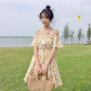 Đầm Rớt Vai Họa Tiết Lá