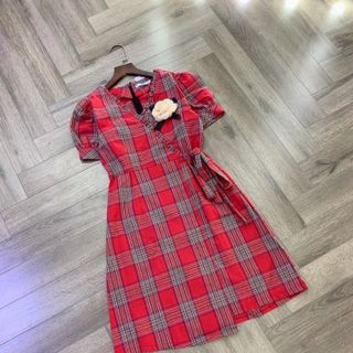 Đầm karo Đắp Chéo Đính Hoa