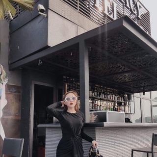 Đầm Body Dài Tay Xoắn Eo