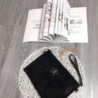 Vi cầm tay nữ đính đá