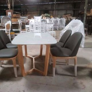 Bàn ăn mặt đá ghế bọc nệm KT 1m41m6