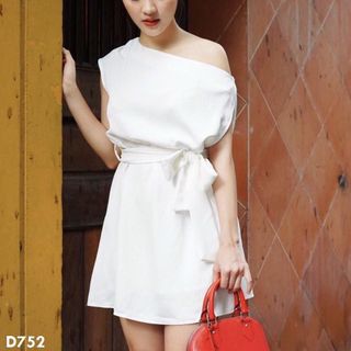 Set Áo Lệch Vai Kèm Chân Váy Cột Dây