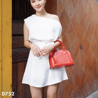 Set Áo Lệch Vai Kèm Chân Váy Cột Dây