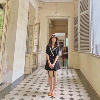 Đầm Cổ Đắp Chéo Đính Nút Gỗ