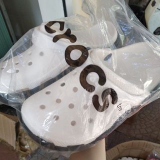 Dép crocs đủ màu