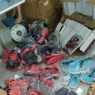 Dép crocs đủ màu