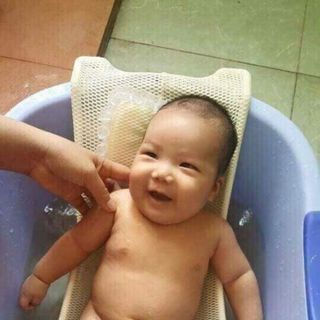 Lưới tắm có gối cho bé