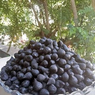 Tỏi đen cô đơn