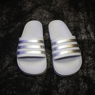 Dép Đúc 3 Sọc 09
