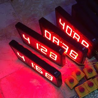 Đồng hồ treo tường bấm giờ thể thao led