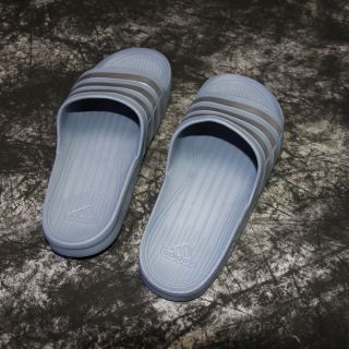Dép Đúc 3 Sọc 28