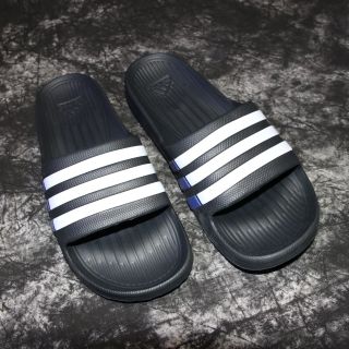 Dép Đúc 3 Sọc 30
