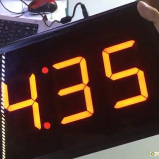 Đồng hồ treo tường led 4 Số báo thức 30 Kênh nhạc MP3