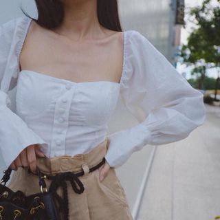 Áo crop trắng cổ vuông
