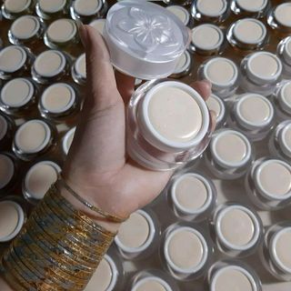 Kem Đông Y Tái Tạo và Kem Sâm Dưỡng Da