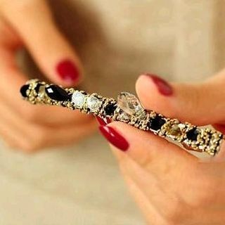 kẹp tóc đính hạt mẫu y hình