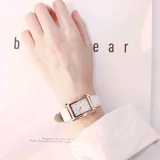 Đồng hồ nữ dây da mặt vuông
