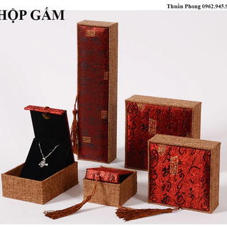 Hộp gấm đựng vòng tay sang trọng size 10x10x35cm