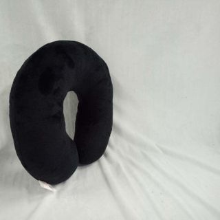Gối chữ U kê cổ màu đen
