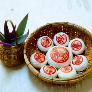 Bánh pía Can Xại trứng muối