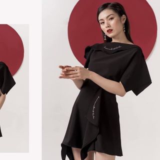 Đầm Thiết Kế Lệch Vai Thêu Chữ
