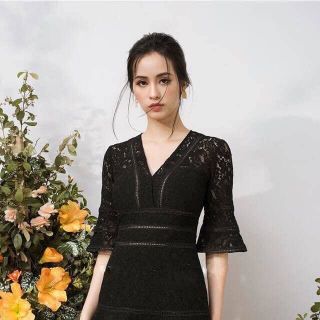 Đầm Dự Tiệc Ren Cổ V