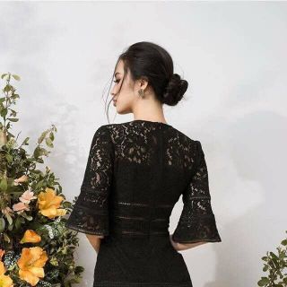 Đầm Dự Tiệc Ren Cổ V