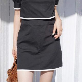 Set Áo Cổ Vuông Kèm Chân Váy