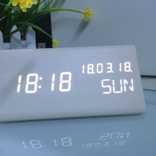 Đồng hồ Led gỗ tam giác để bàn Ngày Tháng Năm - Nhiệt kế