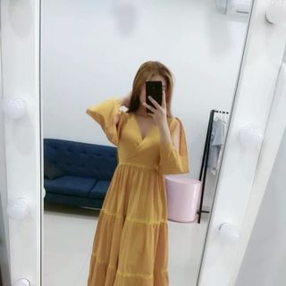 Đầm Maxi Cổ V Khoét Vai