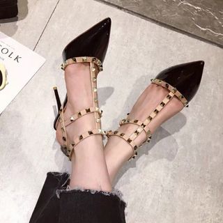 Giày cao gót nhọn đinh