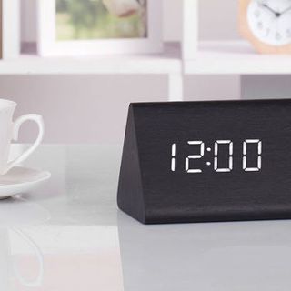 Đồng hồ gỗ led tam giác để bàn Nhiệt độ - Độ ẩm