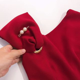 Đầm xòe sát nách chéo vai phối khuy V1181