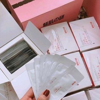 Mặt nạ ủ trắng nhau thai Nhật