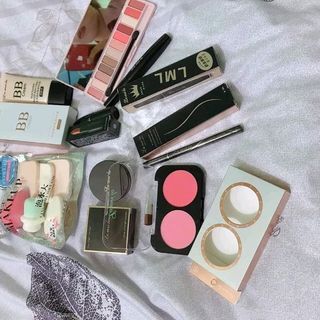 Set mỹ phẩm 8 món